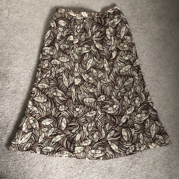 Linea Domani Two-Piece Brown and White Top and Skirt - Picture 7 of 12